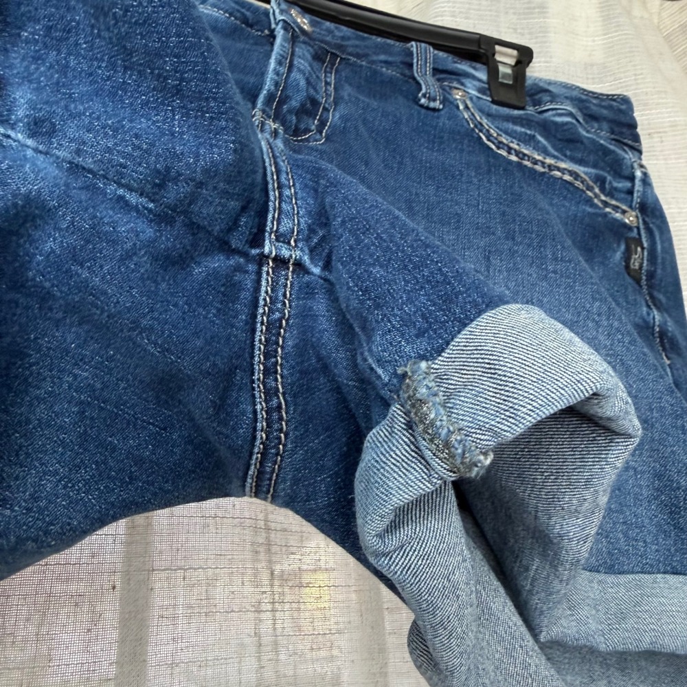 Silver Jeans Elyse Mid Rise Cuffed Denim Shorts Medium Blue Wash Women's W30 L4 - Picture 4 of 8